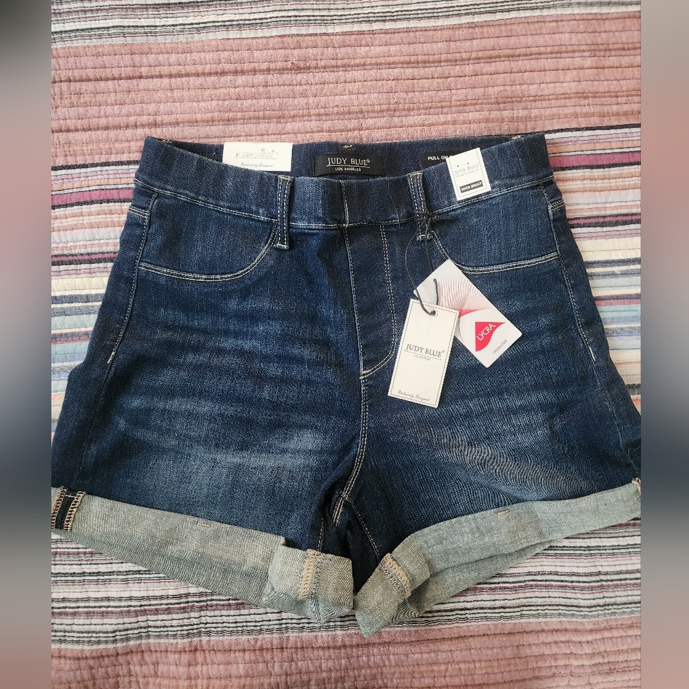 NWT Judy Blue Pull-On Shorts, Size: L